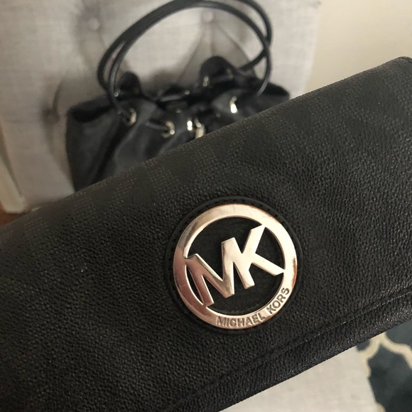 Michael Kors Hobo and wallet - Picture 6 of 8